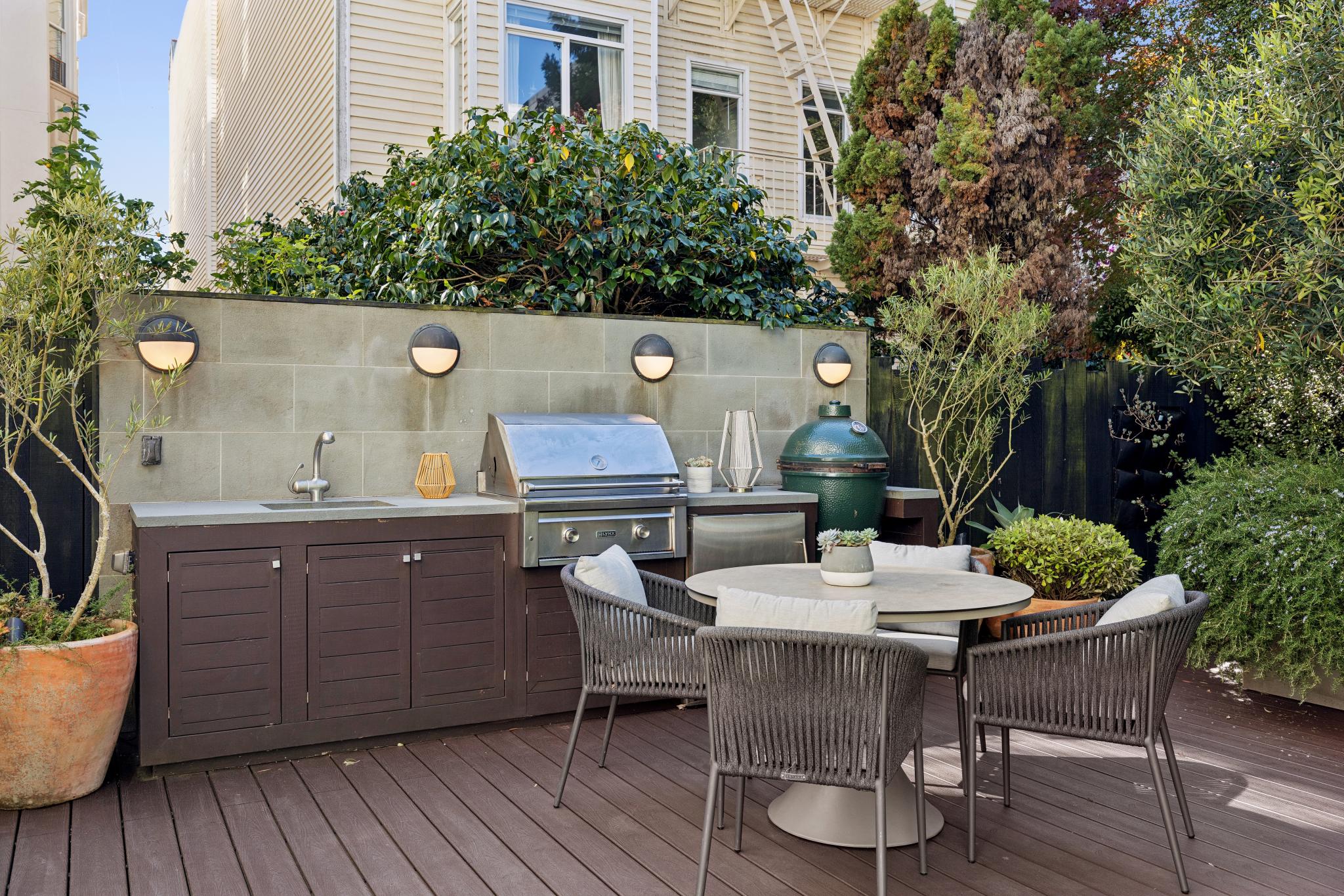Outdoor kitchen with Lynx grill and Big Green Egg